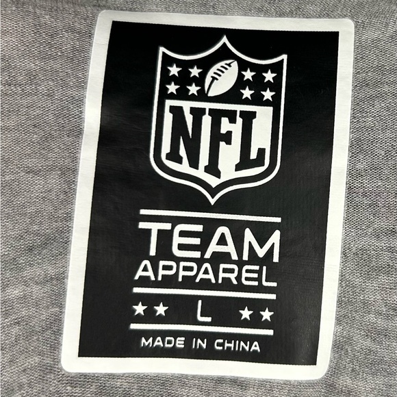 NFL Team Apparel Tampa Bay Buccaneers Women’s Size Large Gray Shirt Football - Picture 5 of 6